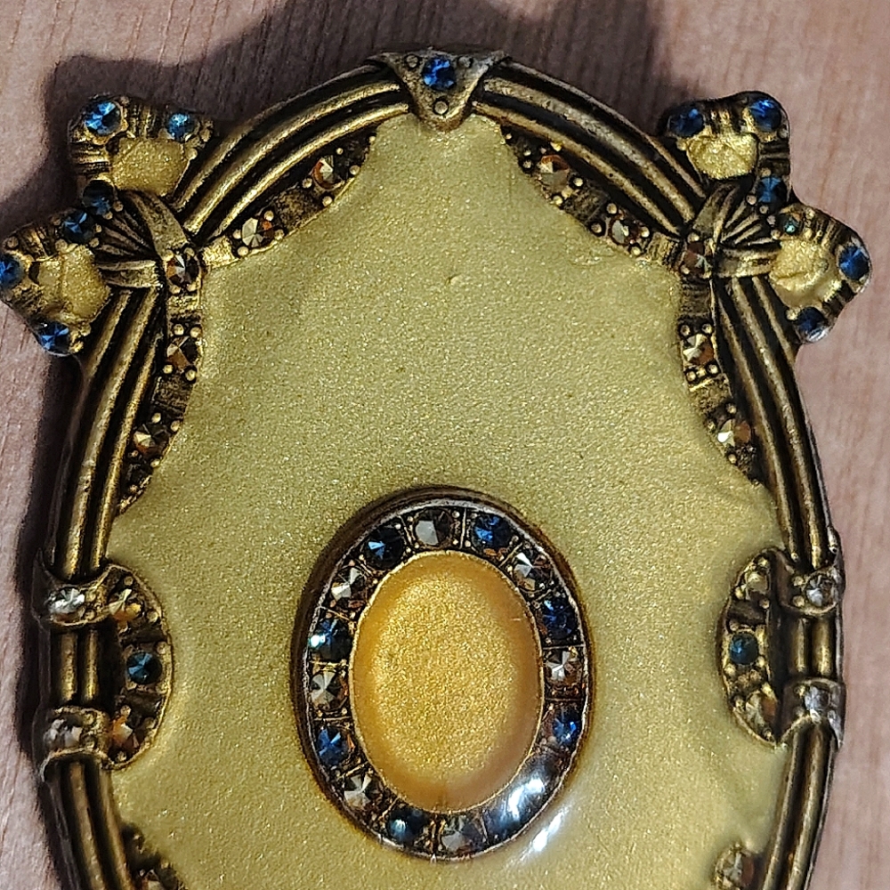 Vtg Victorian Revival Edwardian Brass Blue Rhinestones Lucite Brooch Pin - Picture 4 of 7